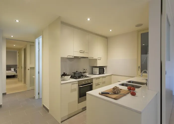 Bravissimo Cort Reial-3b * Girona